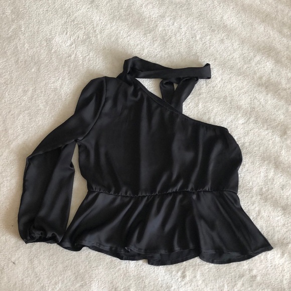 Boohoo asymmetrical one shoulder black satin blouse - Picture 2 of 11
